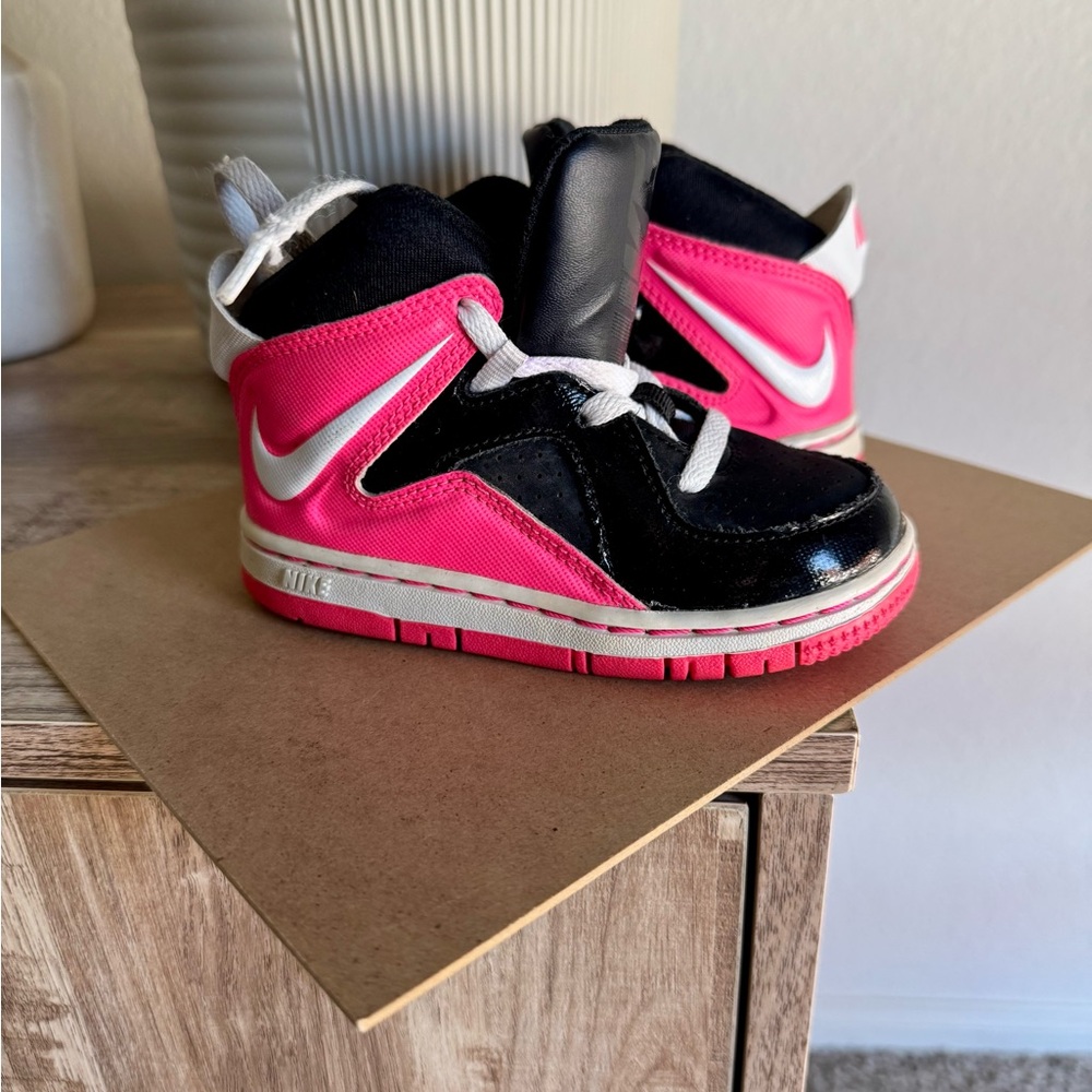 Nike Kids High-Top Sneakers in Black, Pink & White